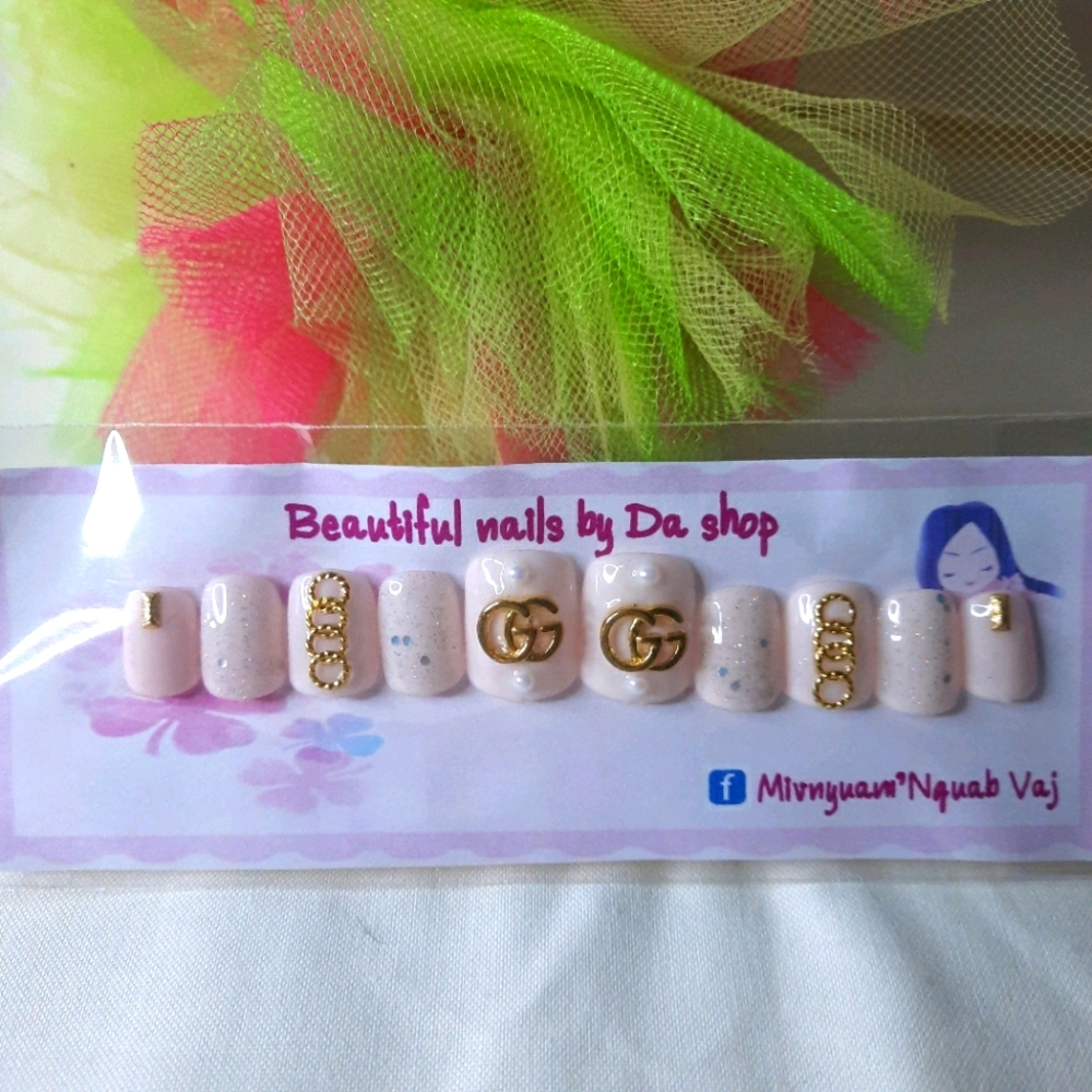 Press on nails